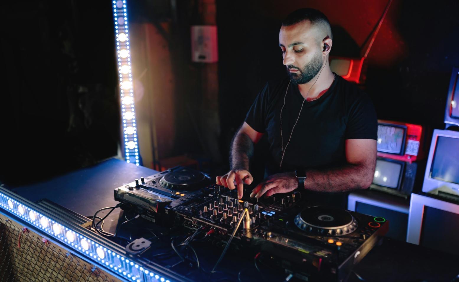 Музичне обладнання та інструменти для композиції