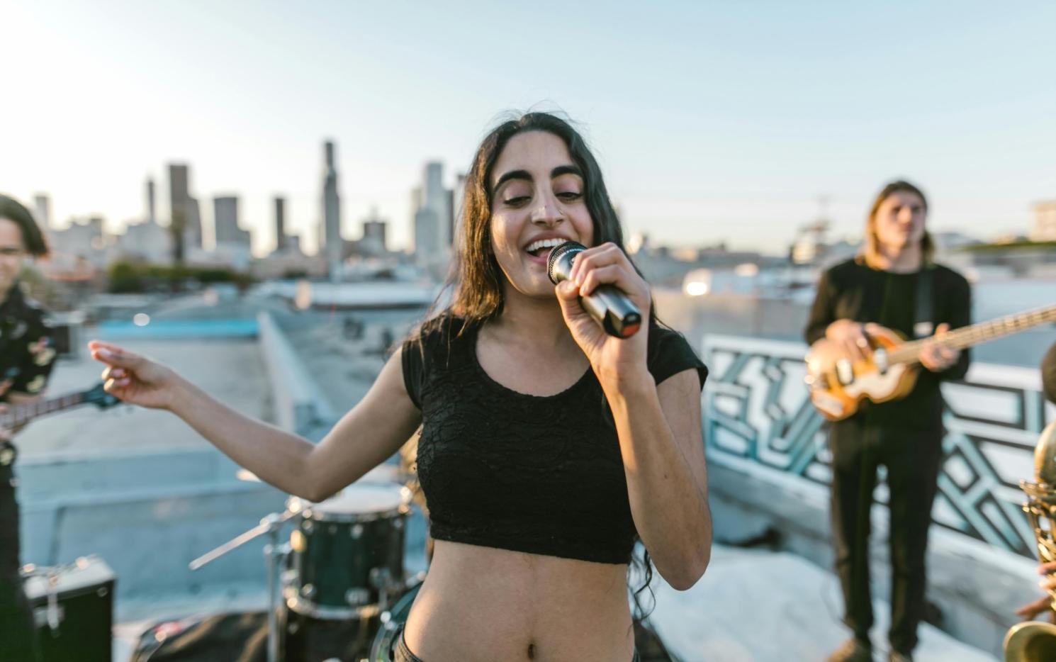 Музичні інструменти та ноти для композиції